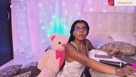  Ivon  Miss Jones  online show from January 8, 3:34 am