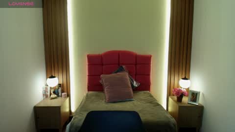 I V O N N E R O S S online show from April 7, 11:56 am