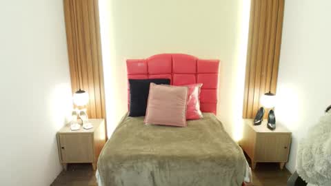 I V O N N E R O S S online show from February 24, 12:08 pm