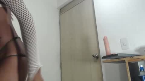 ivonneth online show from February 5, 8:51 am