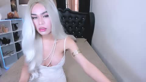 ivory_chanel online show from April 25, 6:48 am