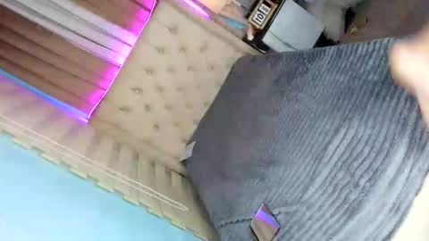 its my birthdayy online show from April 25, 6:27 pm