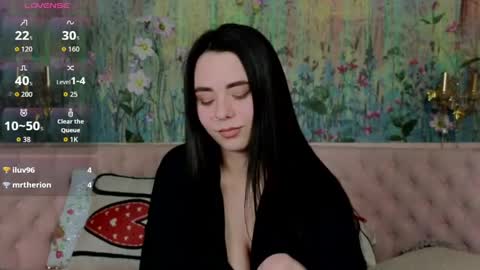 ivorywood_ online show from April 19, 6:10 pm