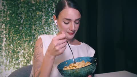 Miss Ivy online show from January 16, 8:14 pm