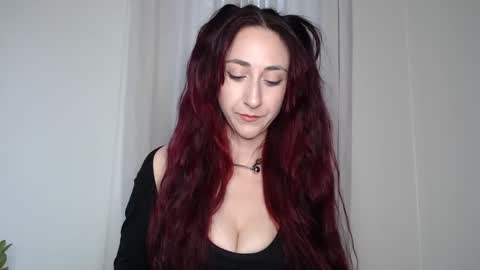 Ivy Rosie online show from November 25, 3:33 pm