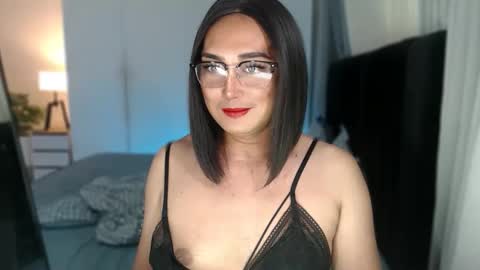 iya_hermosa online show from March 12, 12:20 pm