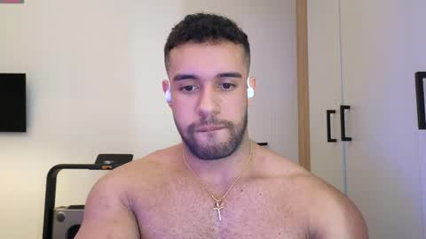 Izaak online show from January 3, 11:55 pm