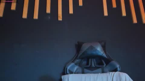 hot izys online show from November 16, 7:10 am