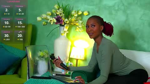 Snapshot of izzie_sugar chatting on October 9, 7:08 pm Sugar Babe online show from October 9, 7:08 pm