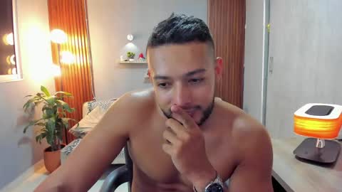 Calix  Independient model Insta and twt Calixsnake online show from April 19, 12:55 am