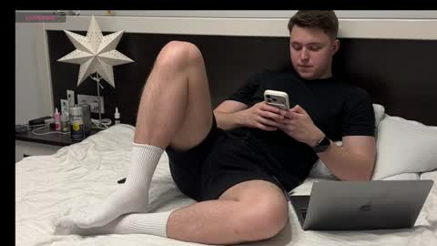 j_lyle_x online show from May 6, 7:20 pm