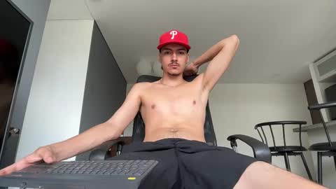 INDEPENDENT MODEL online show from November 1, 3:55 pm