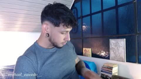 Michael Caicedo online show from April 28, 3:00 am