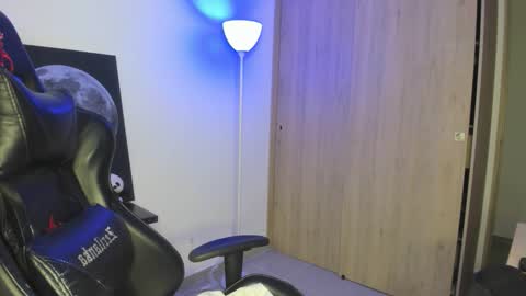 jacobb116 online show from November 23, 1:47 am