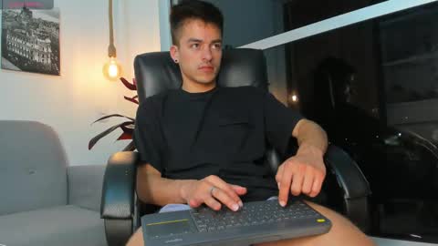 Snapshot of jacobstones_ chatting on February 26, 5:35 am JACOB STONES online show from February 26, 5:35 am