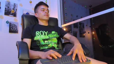 Snapshot of jacobstones_ chatting on December 5, 12:03 am JACOB STONES online show from December 5, 12:03 am