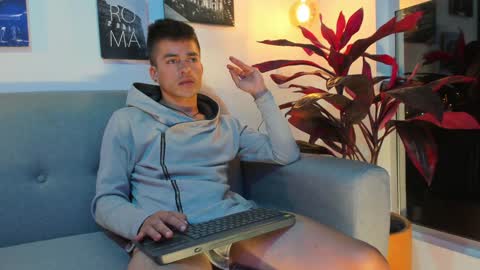 Snapshot of jacobstones_ chatting on January 30, 6:46 am JACOB STONES online show from January 30, 6:46 am