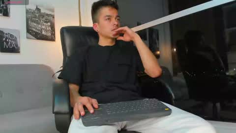 Snapshot of jacobstones_ chatting on February 2, 6:36 am JACOB STONES online show from February 2, 6:36 am