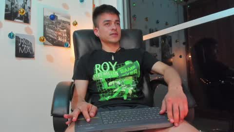 Snapshot of jacobstones_ chatting on December 5, 3:09 am JACOB STONES online show from December 5, 3:09 am