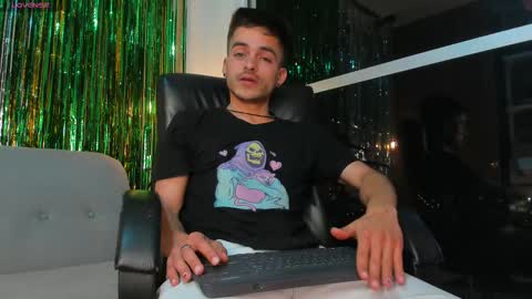 Snapshot of jacobstones_ chatting on March 10, 6:27 am JACOB STONES online show from March 10, 6:27 am