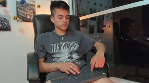 Snapshot of jacobstones_ chatting on December 7, 12:57 am JACOB STONES online show from December 7, 12:57 am