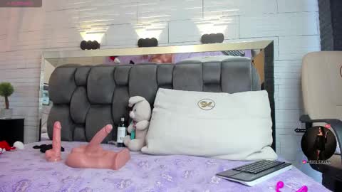  JADE  online show from November 26, 7:32 pm