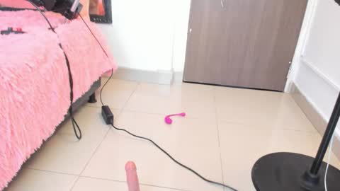 Jade  online show from October 15, 4:30 pm