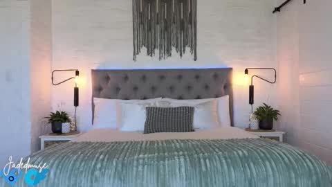 Jade online show from December 1, 7:39 am