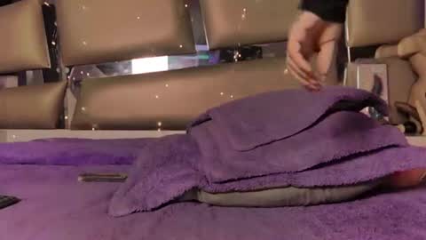 jadeestudios online show from July 25, 2:20 am