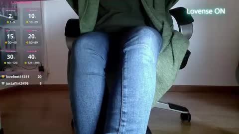 Jadefxxt online show from December 18, 2:56 pm