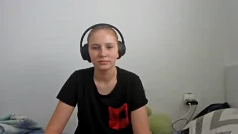 jaimeeosendorf online show from April 18, 9:11 am