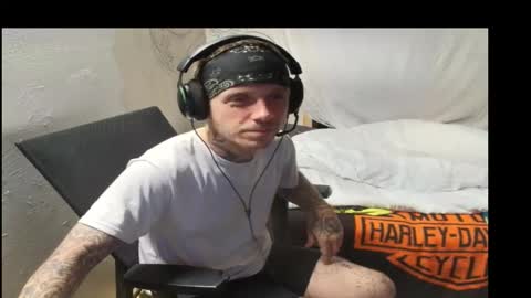 showingitoff online show from March 7, 7:41 am