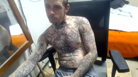 showingitoff online show from August 9, 7:47 am