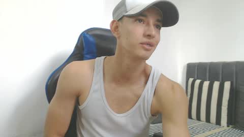 Hi guys im new 3 online show from April 22, 6:37 pm