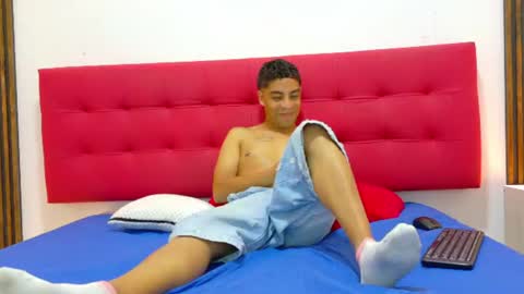 james__06 online show from June 27, 4:07 am