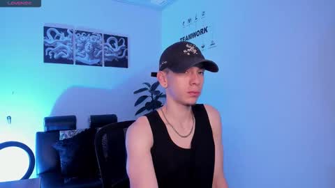 james_adamss_ online show from November 24, 12:26 pm