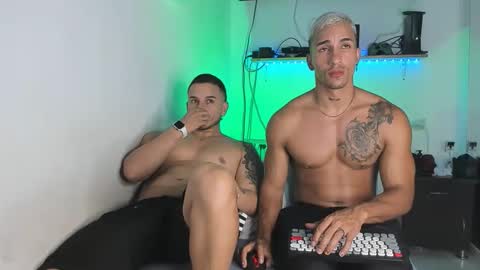 james_and_max online show from January 11, 4:07 am