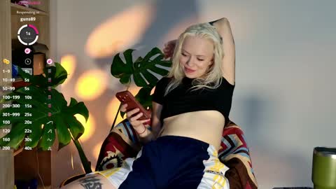 jane_margol1s online show from April 16, 8:42 pm