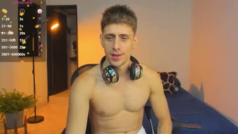 Snapshot of jasper__jones chatting on October 22, 6:05 am JASPER JONES online show from October 22, 6:05 am