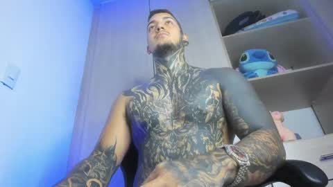 Michael independient model online show from April 22, 5:53 pm