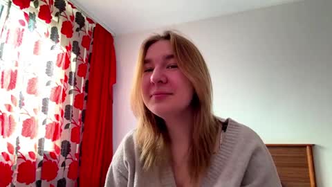 Mia online show from April 10, 11:59 am