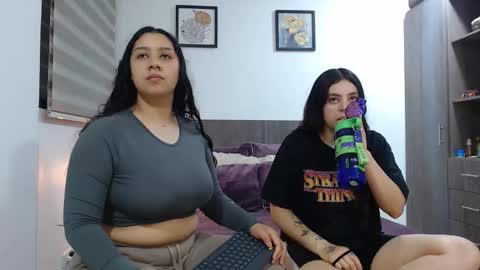 Jazmin and Scarlett online show from February 19, 9:41 am