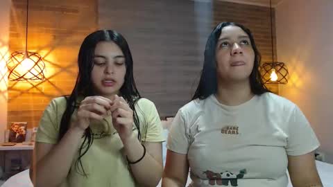 Jazmin and Scarlett online show from November 26, 9:50 am