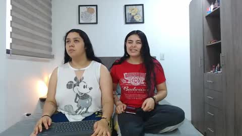 Jazmin and Scarlett online show from April 23, 11:18 am