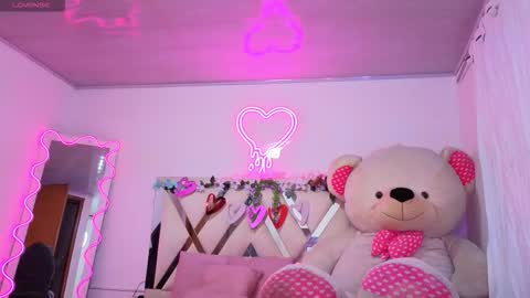 Jazmin  online show from September 12, 11:45 am