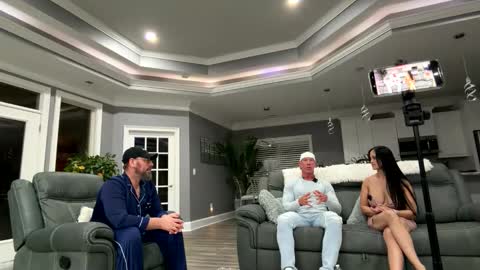 jazmine_jr_cruz online show from February 27, 3:32 am