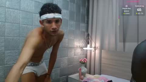 jdwhite18 online show from April 15, 10:21 pm