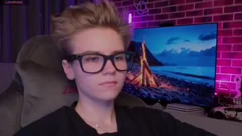 Jean online show from July 7, 4:33 pm
