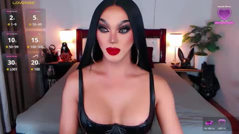 Queen Jenifer online show from March 22, 11:25 am