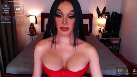 Queen Jenifer online show from November 25, 5:39 am